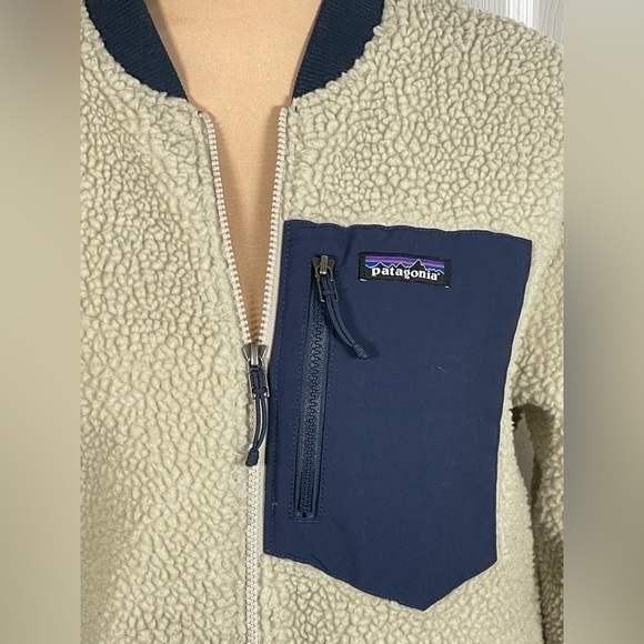 Patagonia - W's Classic Sherpa Retro-X Jkt - Natural w/New Navy Women’s Medium - Picture 6 of 9